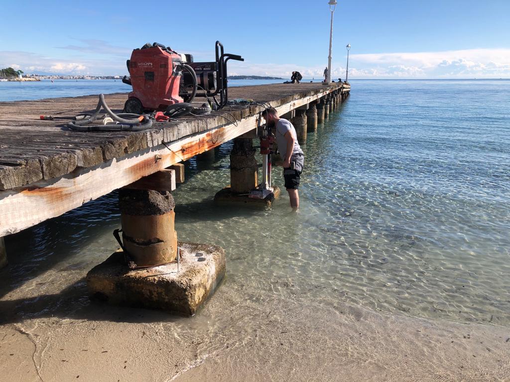 Ponton de la plage de Gazagnaire à Cannes